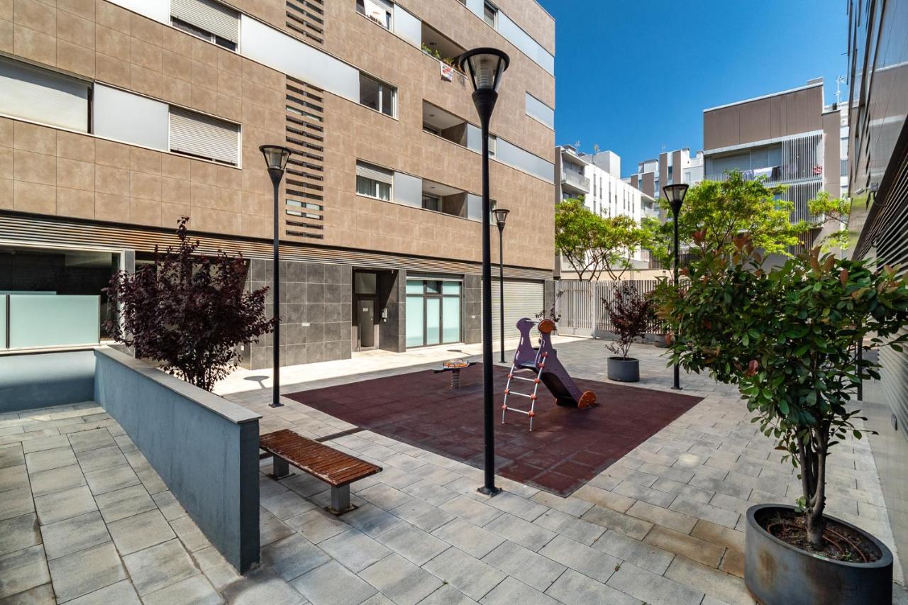 Forum Beach 2 And Pool Apartment Barcelona Sant Adria de Besos Exterior photo
